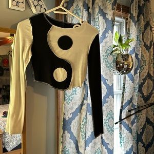 Long sleeved cropped zig zag top